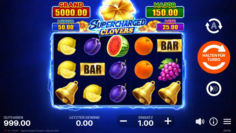 Supercharged Clovers Hauptspiel mit voller Walzenanordnung und Frucht- und Kleesymbolen